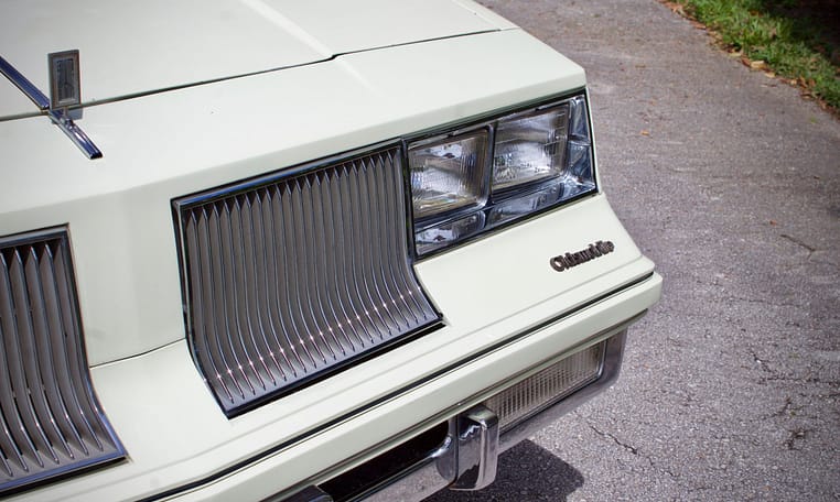 1981 Oldsmobile Cutlass Supreme White 6