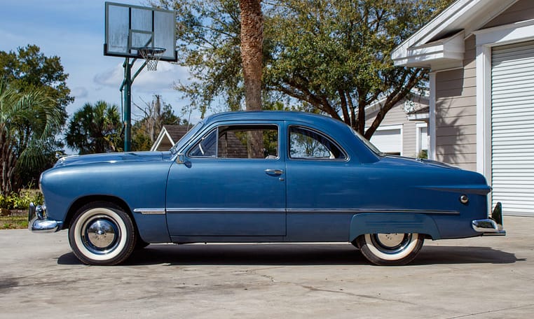 1949 Ford Custom DeLuxe Club Coupe 04