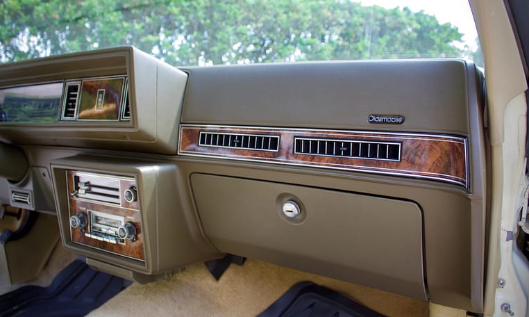 1981 Oldsmobile Cutlass Supreme White 39