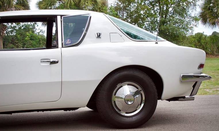 1963 Studebaker Avanti White 13