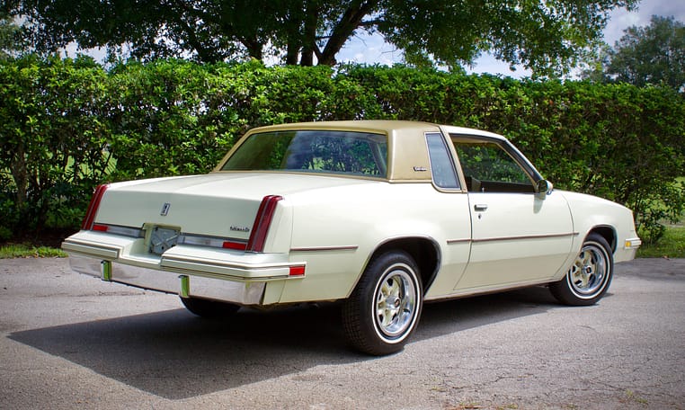 1981 Oldsmobile Cutlass Supreme White 24