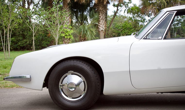 1963 Studebaker Avanti White 12