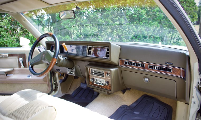 1981 Oldsmobile Cutlass Supreme White 40