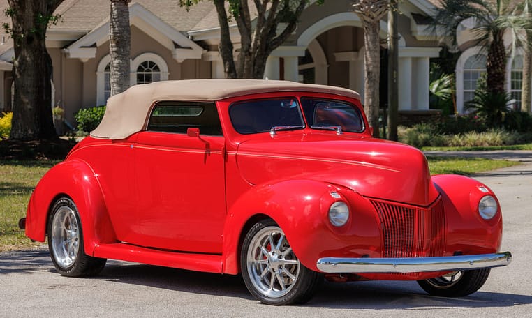 1940 Ford DeLuxe Convertible Red 2