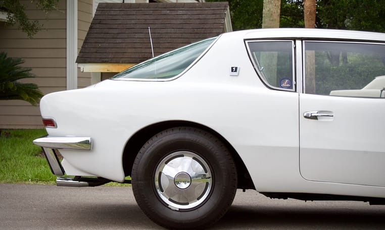 1963 Studebaker Avanti White 10