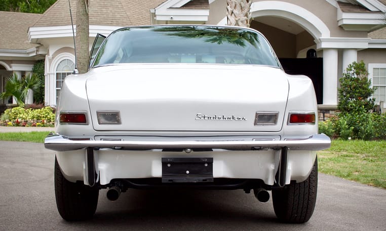 1963 Studebaker Avanti White 19
