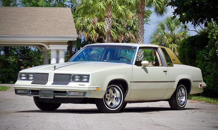 1981 Oldsmobile Cutlass Supreme White 2