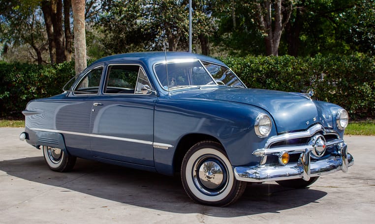 1949 Ford Custom DeLuxe Club Coupe 02