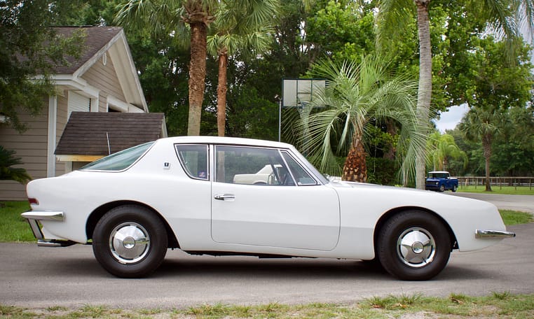 1963 Studebaker Avanti White 9