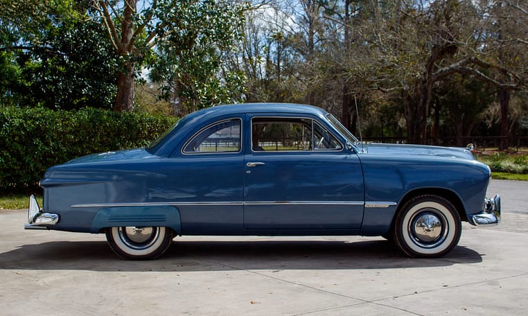 1949 Ford Custom DeLuxe Club Coupe 03