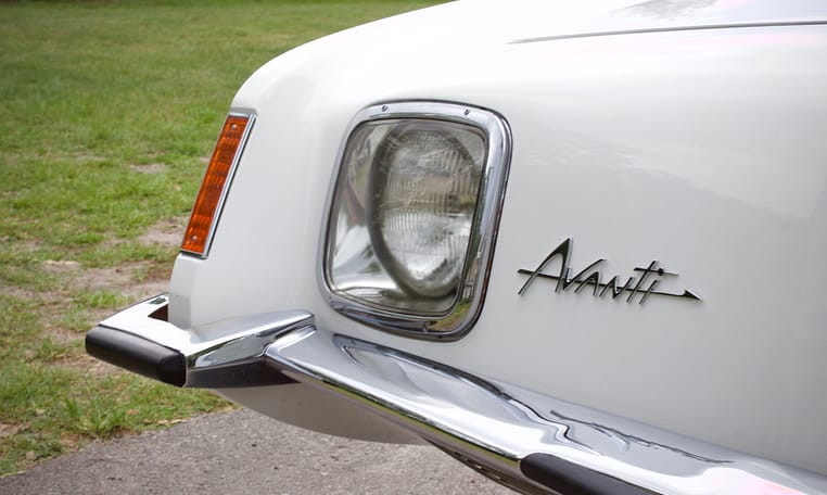 1963 Studebaker Avanti White 4