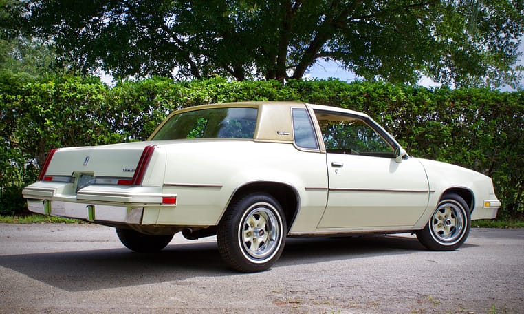 1981 Oldsmobile Cutlass Supreme White 25