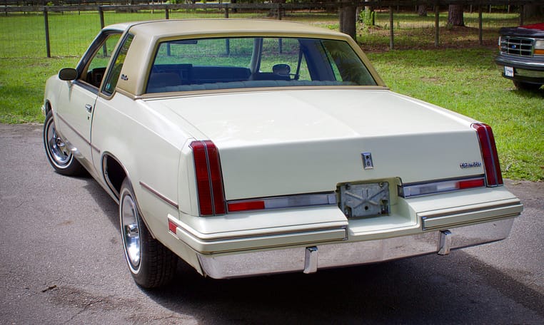 1981 Oldsmobile Cutlass Supreme White 19
