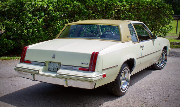 1981 Oldsmobile Cutlass Supreme White 23