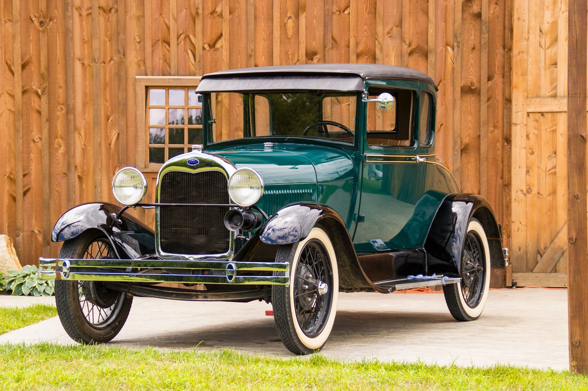 Blog Antique Cars vs Classic Cars 1