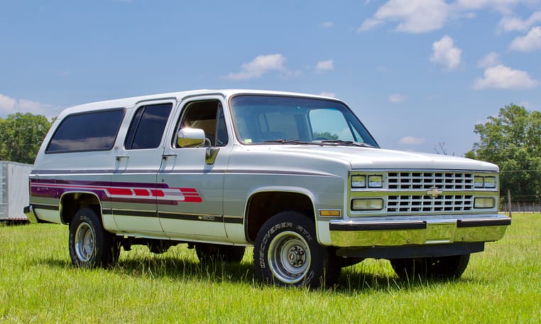 1989 Chevrolet R1500 Suburban Silverado White 7