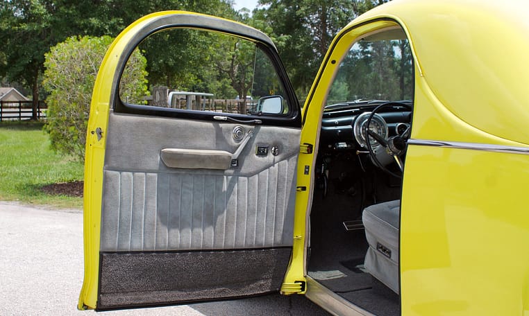 1941 Lincoln Zephyr Coupe Yellow 24