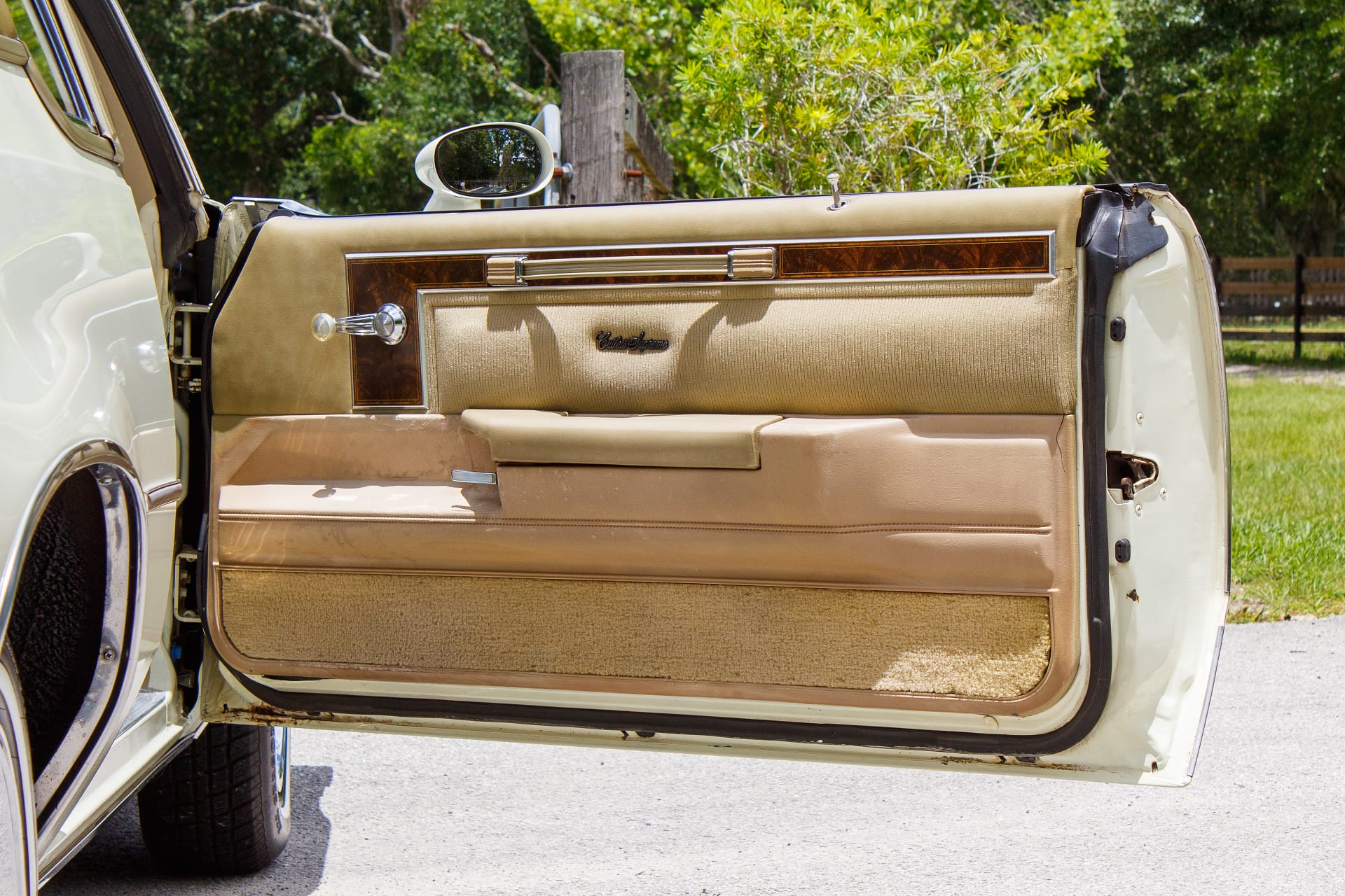 1981 Oldsmobile Cutlass Supreme Beige 83