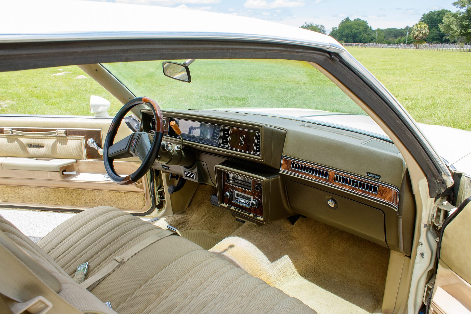 1981 Oldsmobile Cutlass Supreme Beige 89